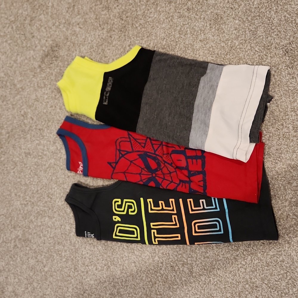 Bundle of 3t tank tops